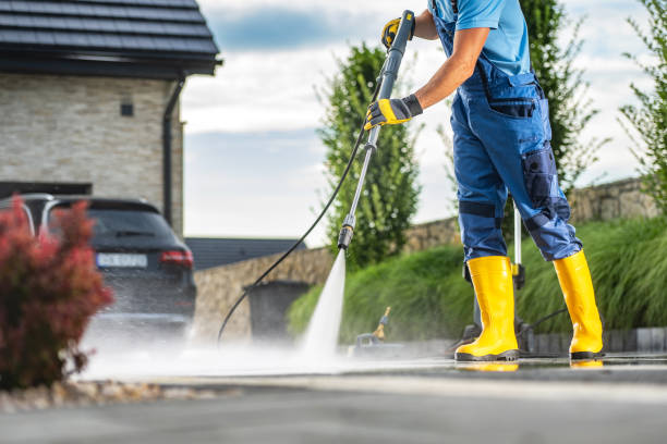 Best Pool Deck Cleaning  in Newton, IA